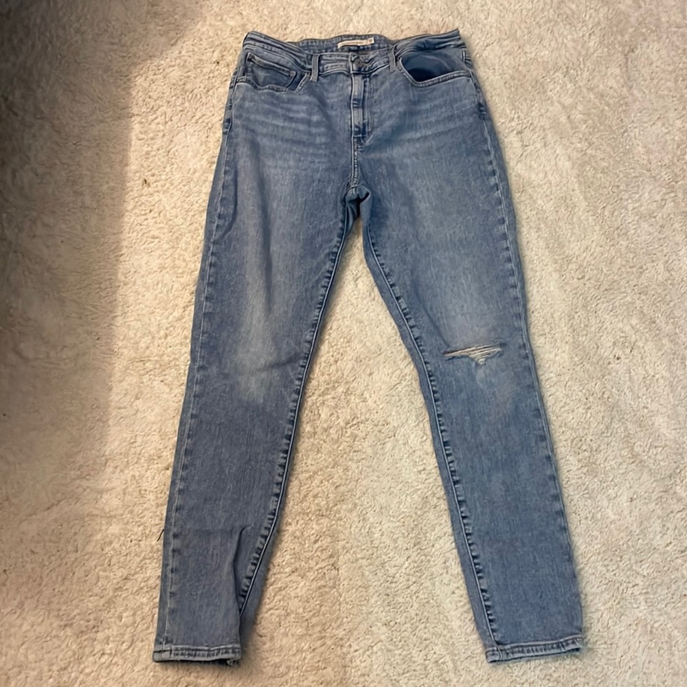 Levi’s 721 High Rise Skinny Lightwash Jeans